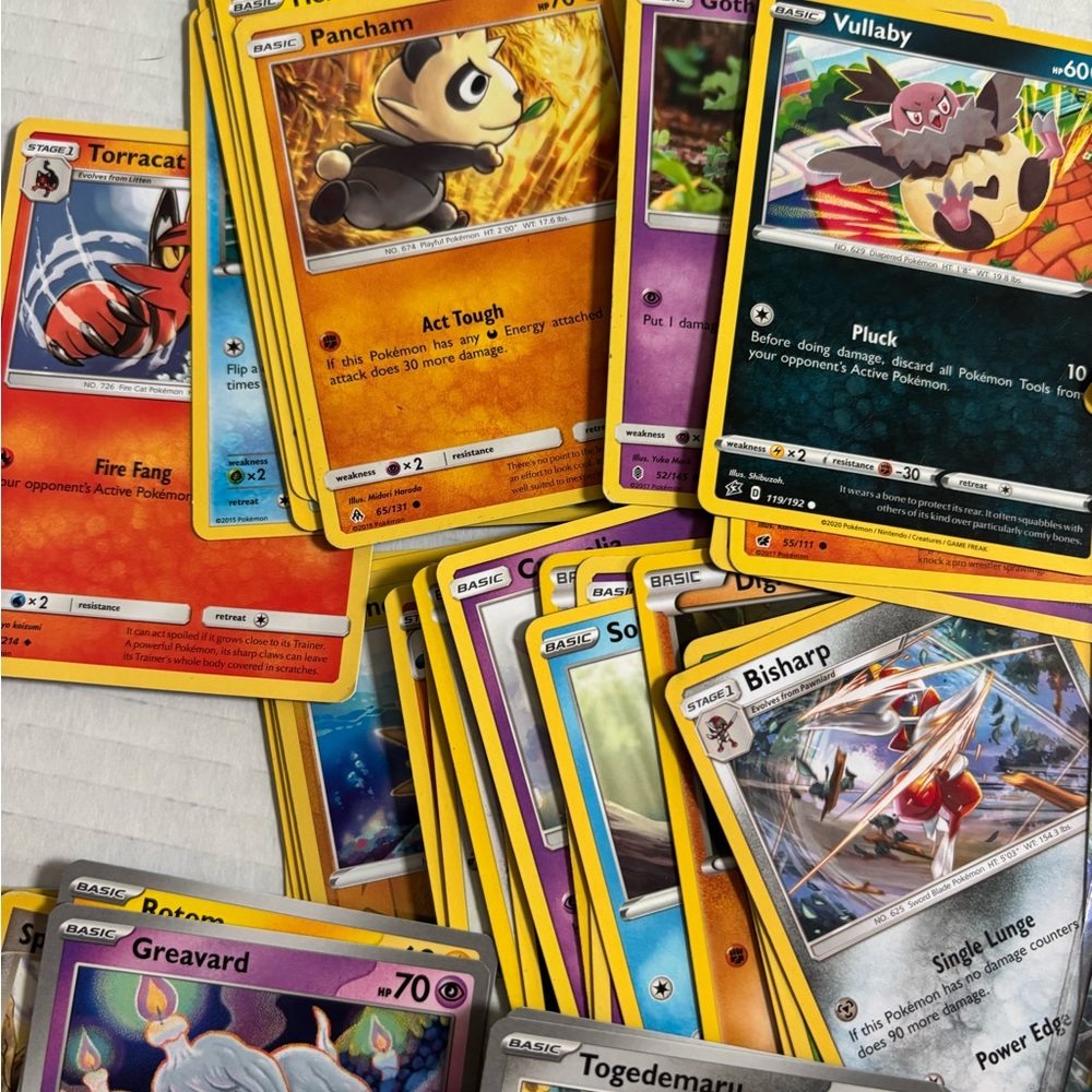 Pokemon Cards Micky Mouse Keychain - Picture 5 of 6